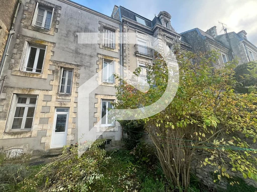 Achat maison à vendre 5 chambres 158 m² - Poitiers