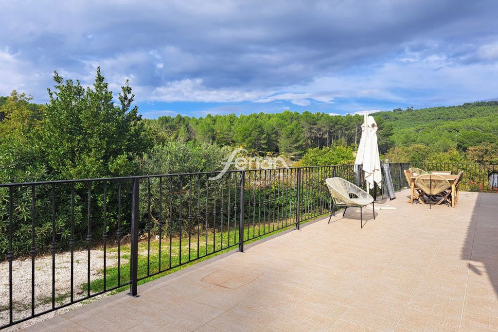 Achat maison à vendre 5 chambres 185 m² - Draguignan