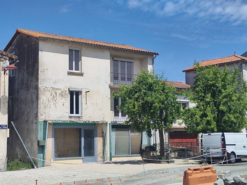 Achat maison à vendre 3 chambres 258 m² - Sauzé-Vaussais