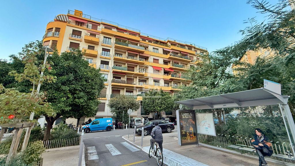 Achat appartement à vendre 2 pièces 51 m² - Nice