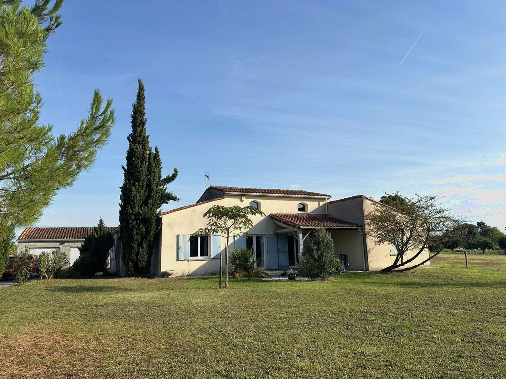 Achat maison à vendre 4 chambres 155 m² - Jarnac-Champagne