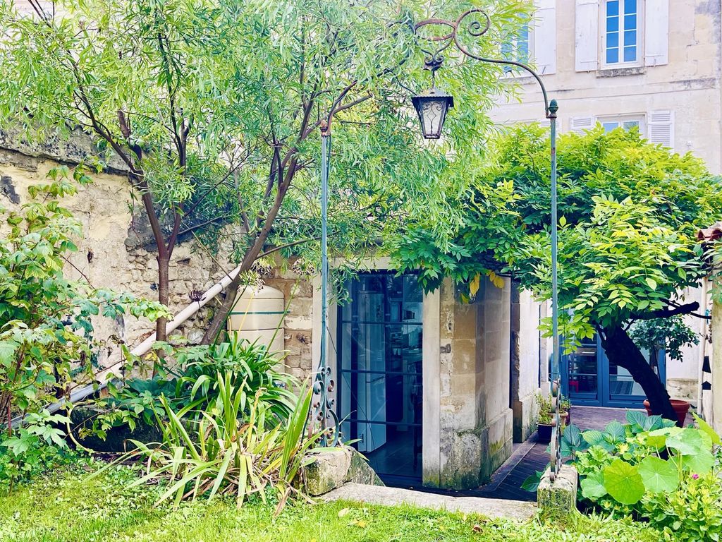 Achat maison à vendre 4 chambres 225 m² - Saintes