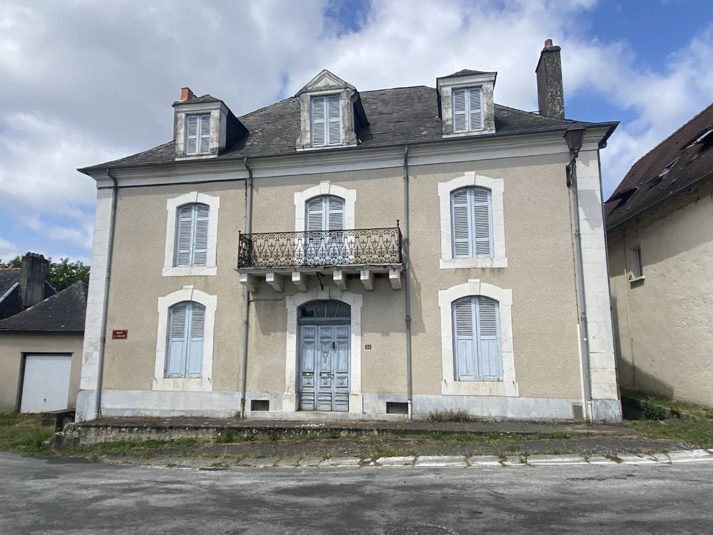 Achat maison à vendre 6 chambres 218 m² - Saint-Cyr-les-Champagnes