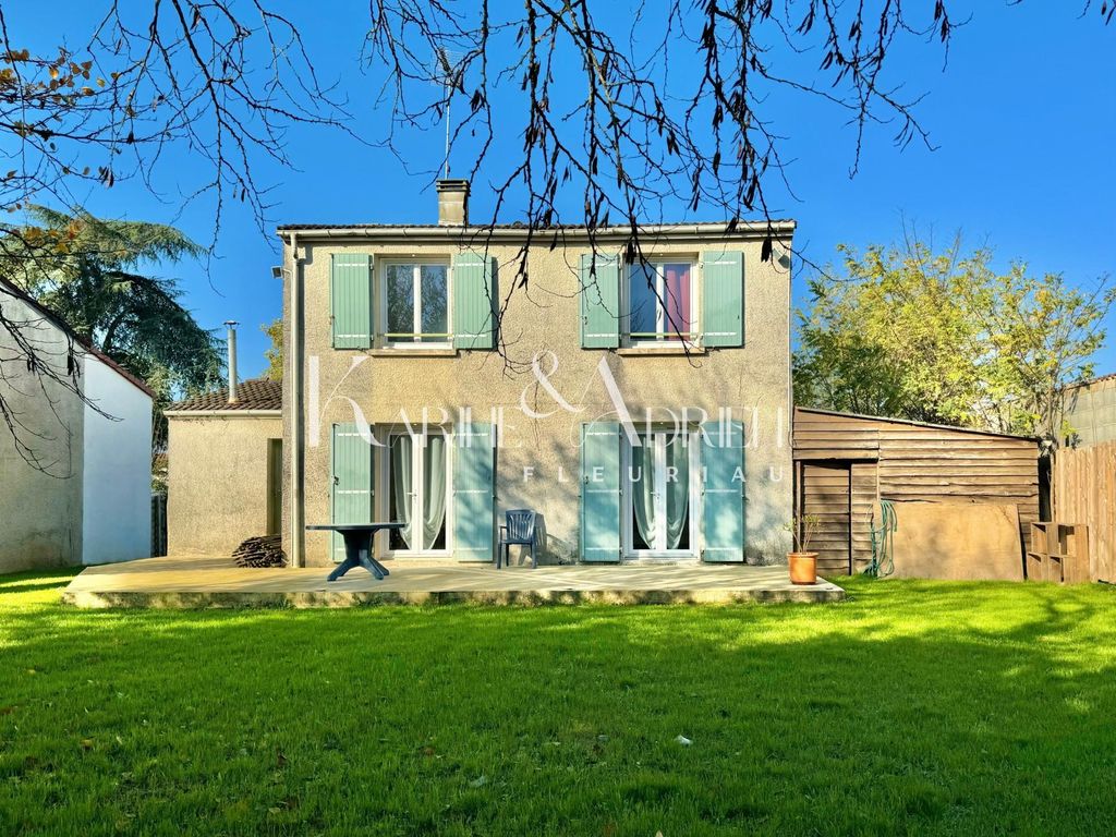 Achat maison à vendre 3 chambres 105 m² - Fontenay-le-Comte