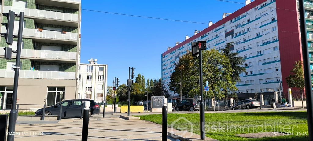 Achat appartement à vendre 3 pièces 55 m² - Clichy-sous-Bois