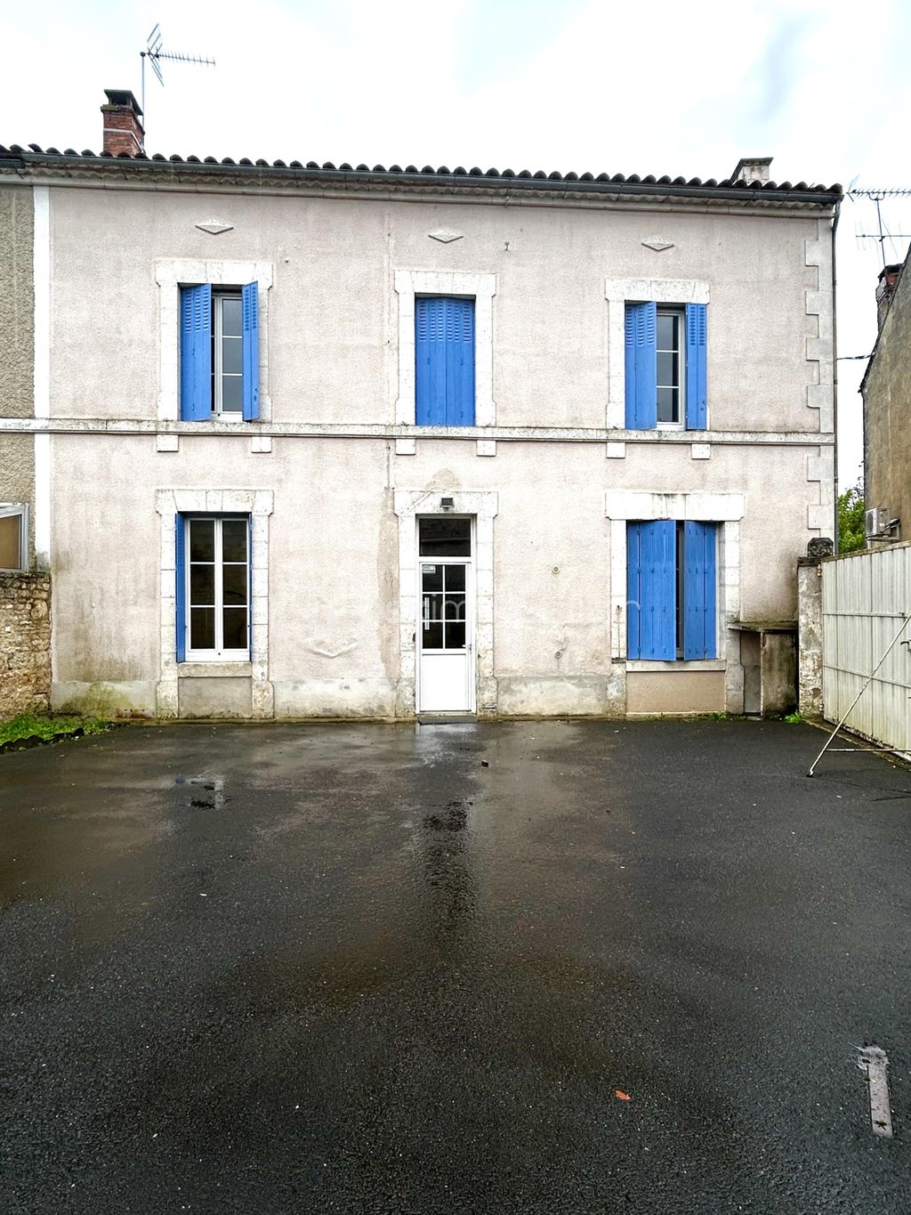 Achat maison à vendre 4 chambres 160 m² - Aunac-sur-Charente