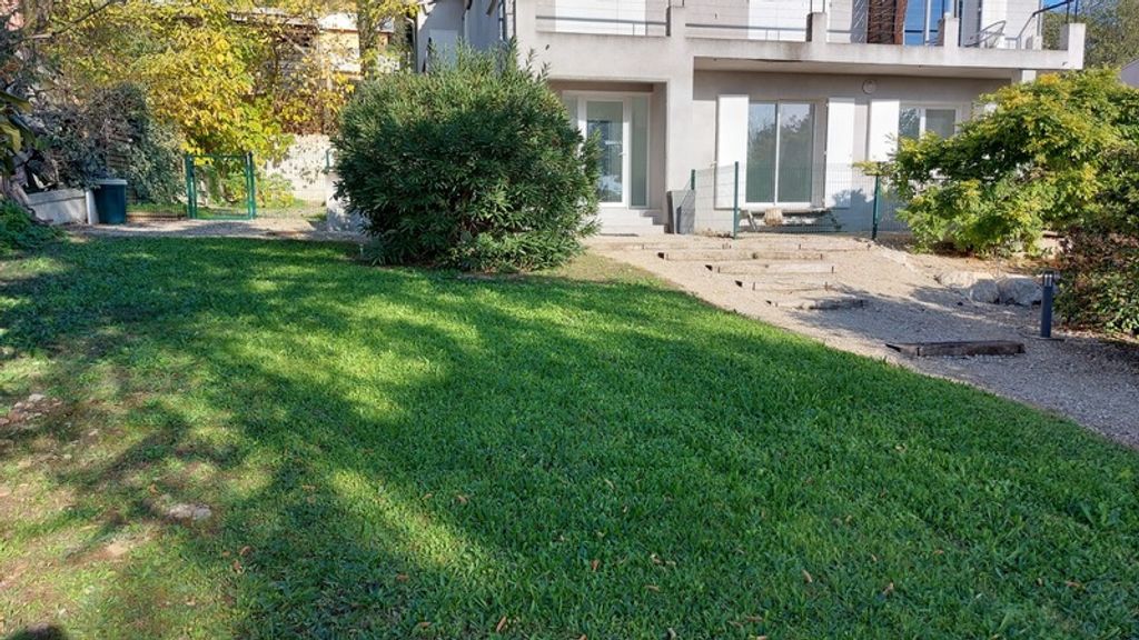 Achat appartement à vendre 4 pièces 95 m² - Villeneuve-lès-Avignon