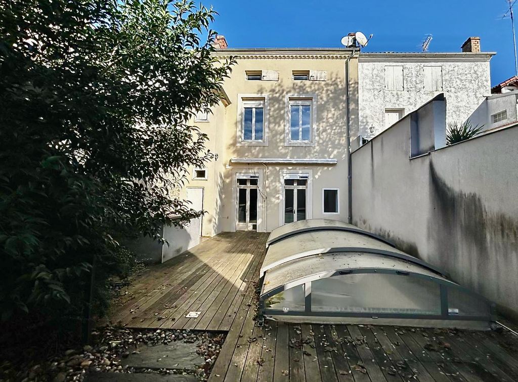 Achat maison à vendre 6 chambres 250 m² - Agen