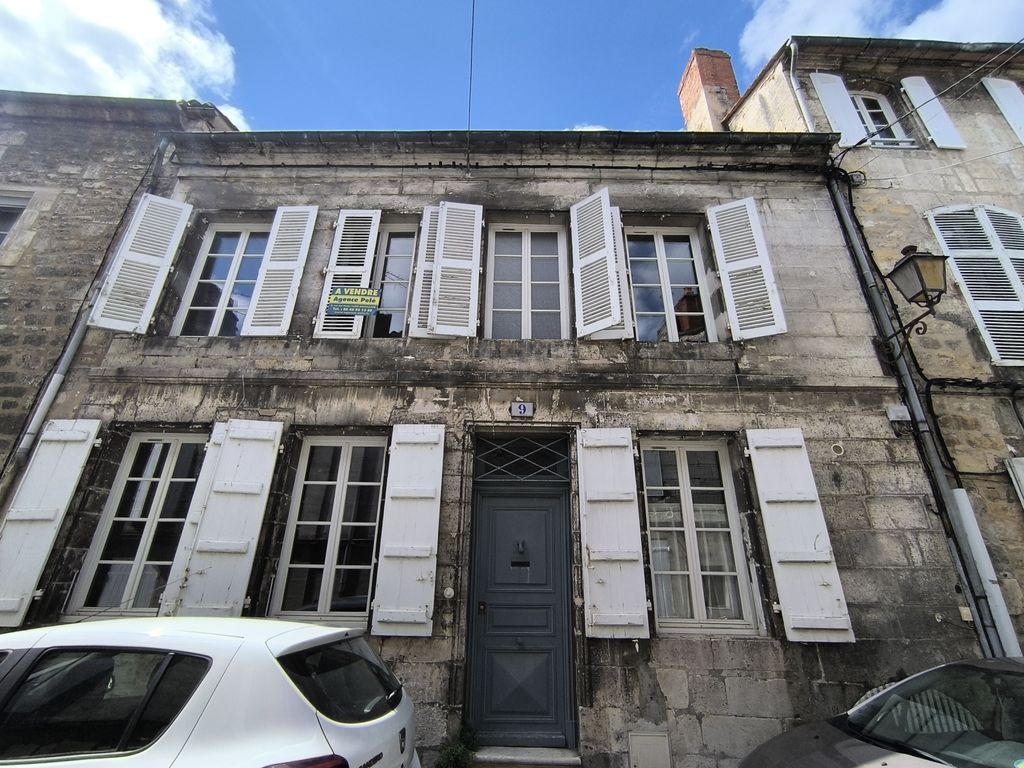 Achat maison à vendre 5 chambres 201 m² - Angoulême