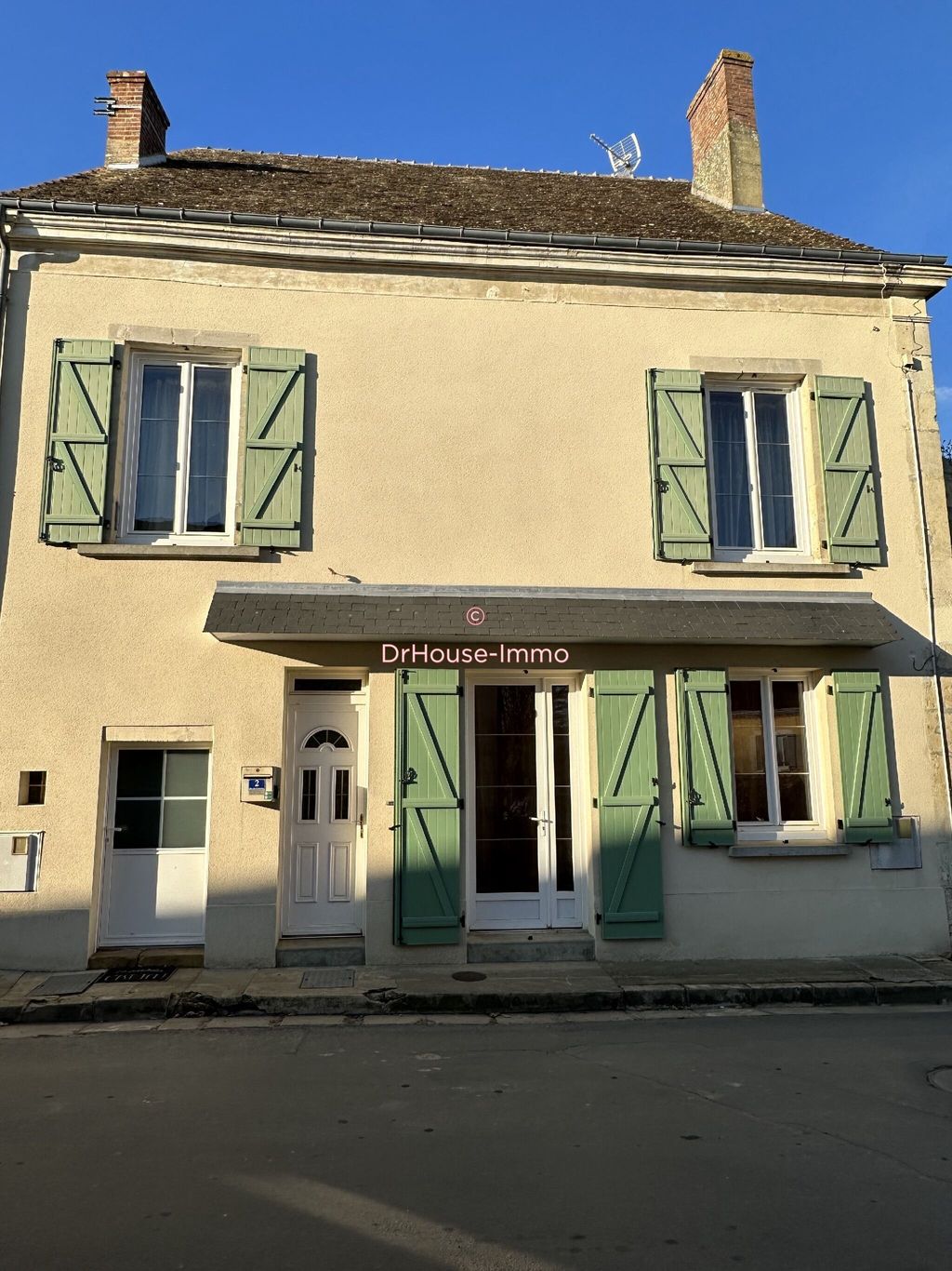 Achat maison à vendre 3 chambres 130 m² - Saint-Cosme-en-Vairais