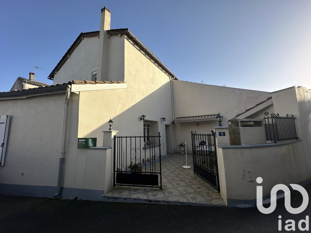 Achat maison à vendre 2 chambres 72 m² - Montlieu-la-Garde