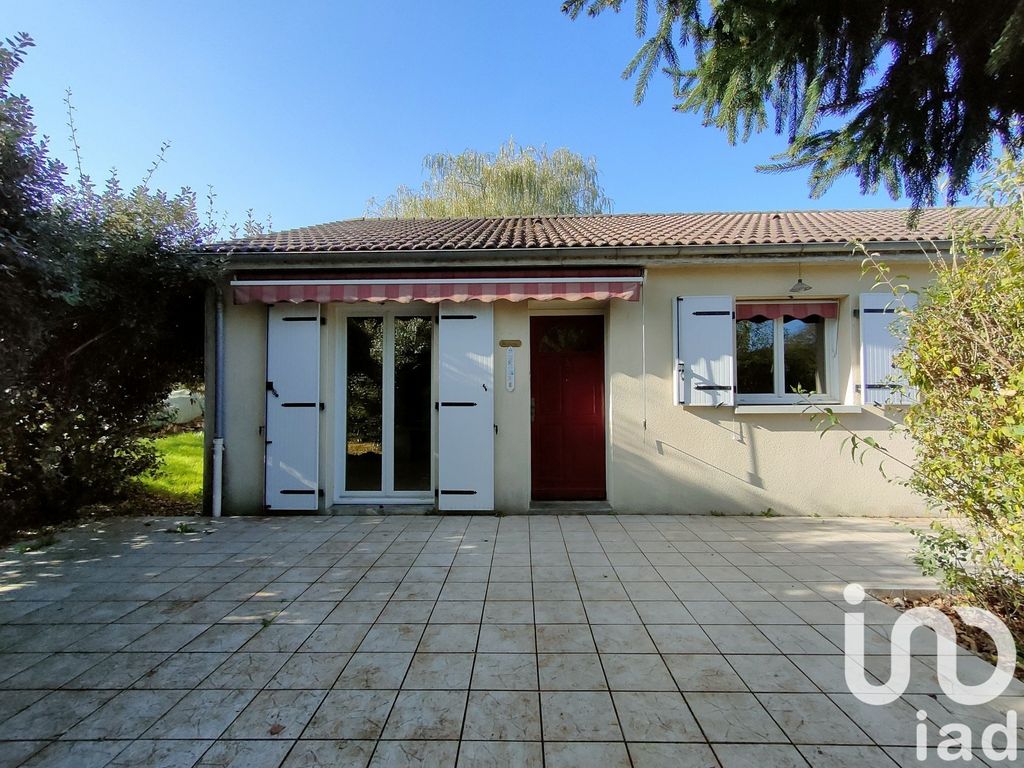 Achat maison à vendre 4 chambres 98 m² - Saint-Maurice-les-Brousses