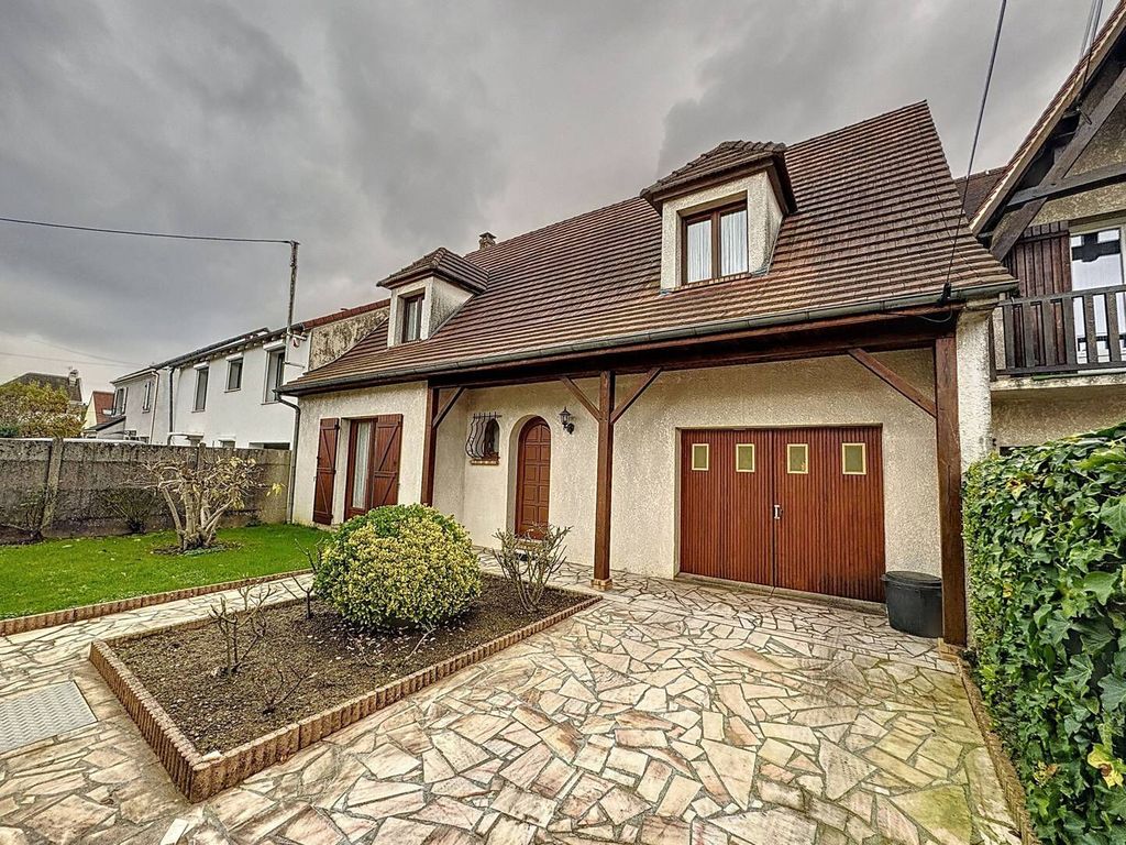 Achat maison à vendre 4 chambres 118 m² - Roissy-en-Brie