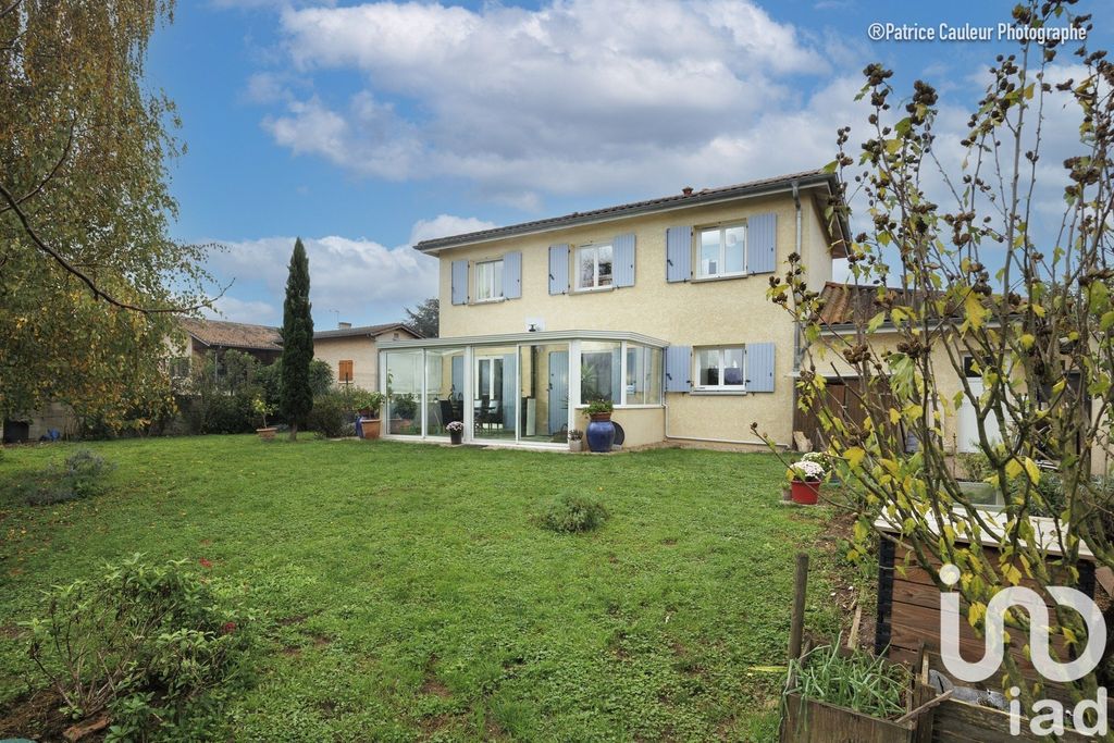 Achat maison à vendre 3 chambres 128 m² - Saint-Genis-les-Ollières