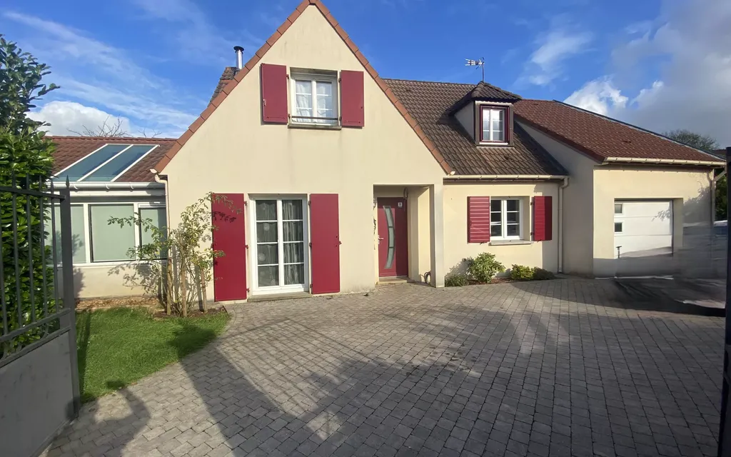 Achat maison à vendre 4 chambres 132 m² - Mandres-les-Roses