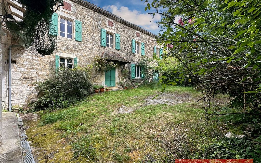 Achat maison à vendre 5 chambres 280 m² - Saint-Beauzile