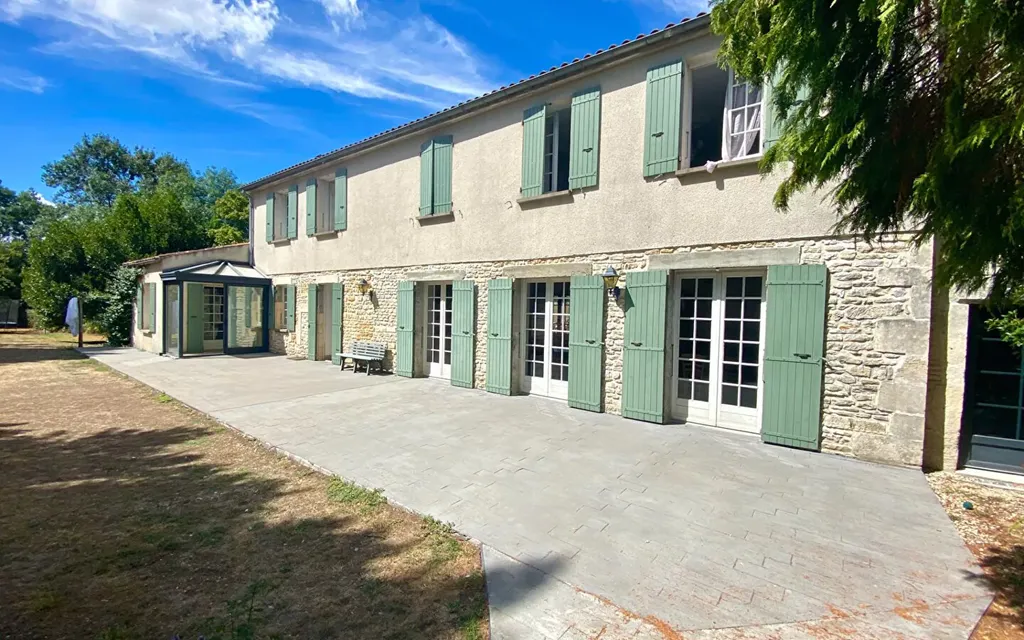 Achat maison à vendre 7 chambres 345 m² - Bignay