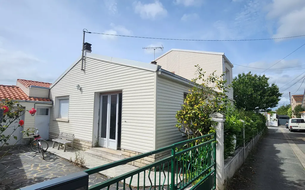 Achat maison à vendre 5 chambres 131 m² - La Rochelle