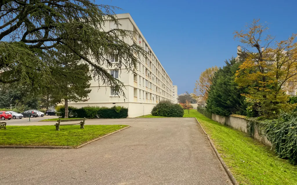 Achat appartement à vendre 5 pièces 84 m² - Caluire-et-Cuire