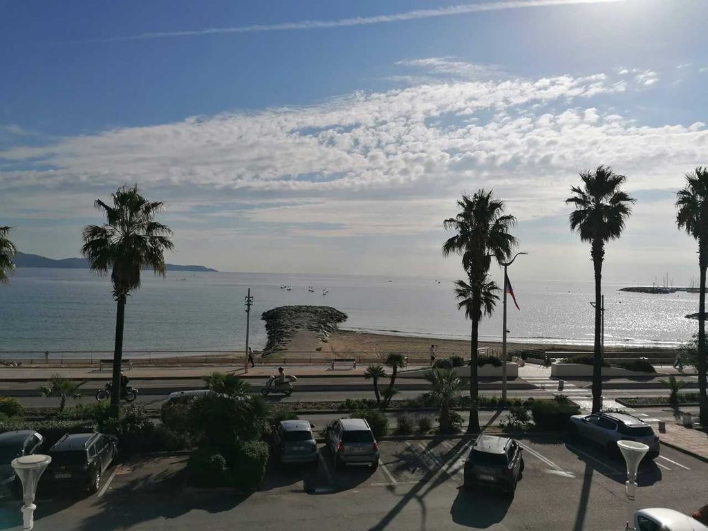 Achat appartement à vendre 3 pièces 100 m² - Cavalaire-sur-Mer