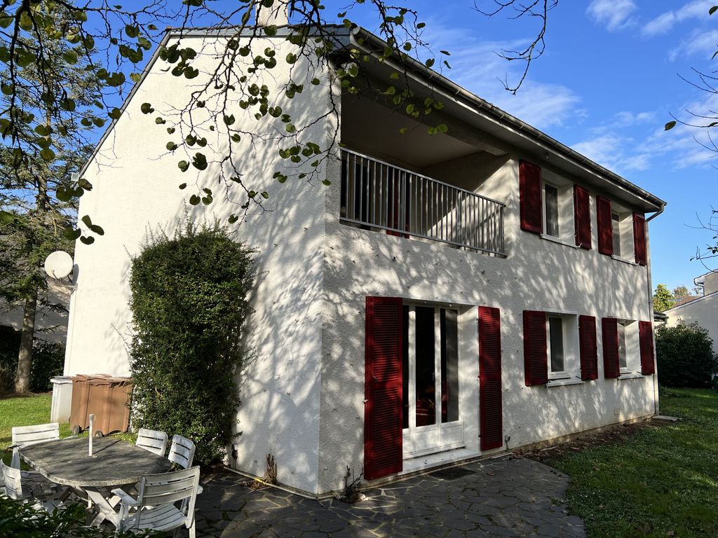 Achat maison à vendre 6 chambres 169 m² - Montesson