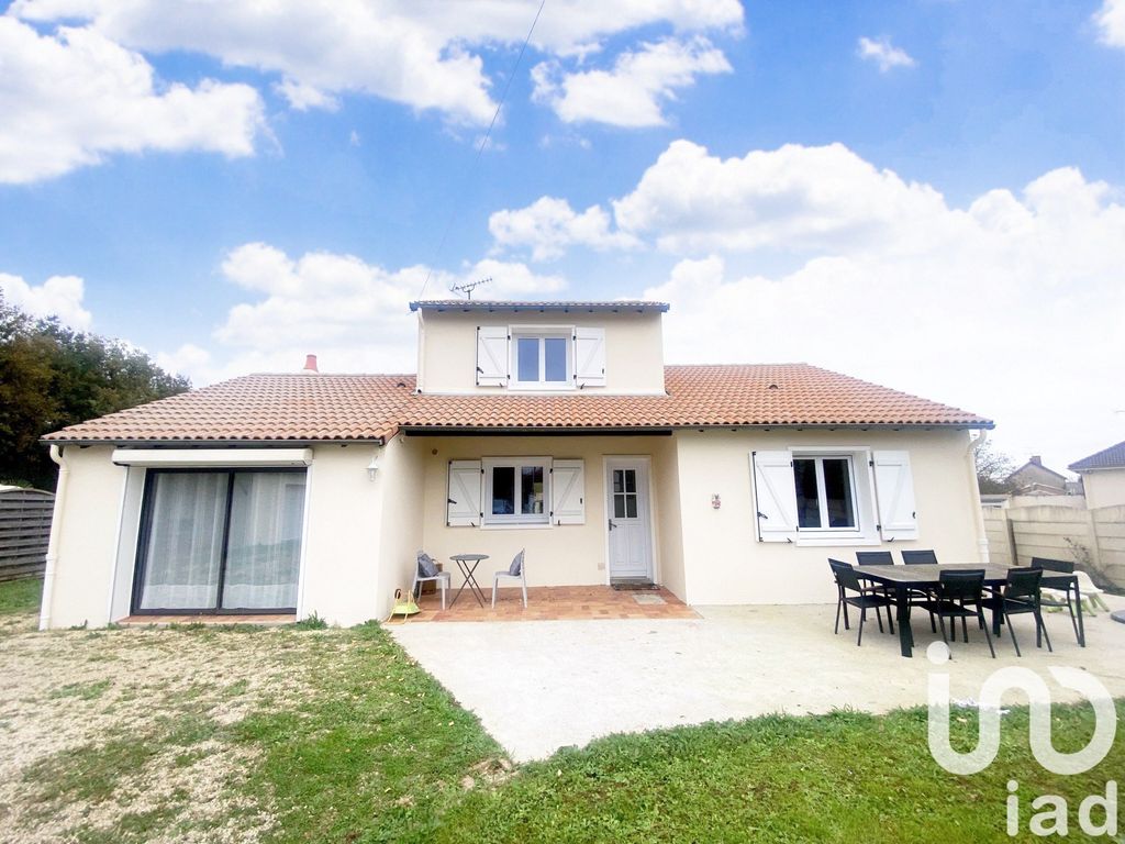 Achat maison à vendre 4 chambres 145 m² - Saint-Martin-la-Pallu