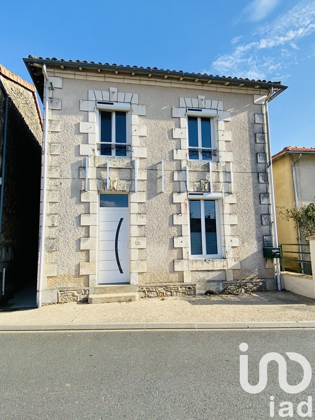 Achat maison à vendre 3 chambres 108 m² - Nieuil-l'Espoir