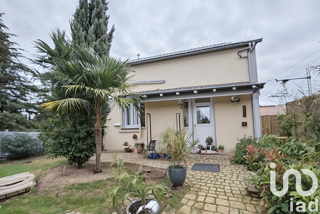 Achat maison à vendre 3 chambres 90 m² - Saint-Denis-sur-Loire