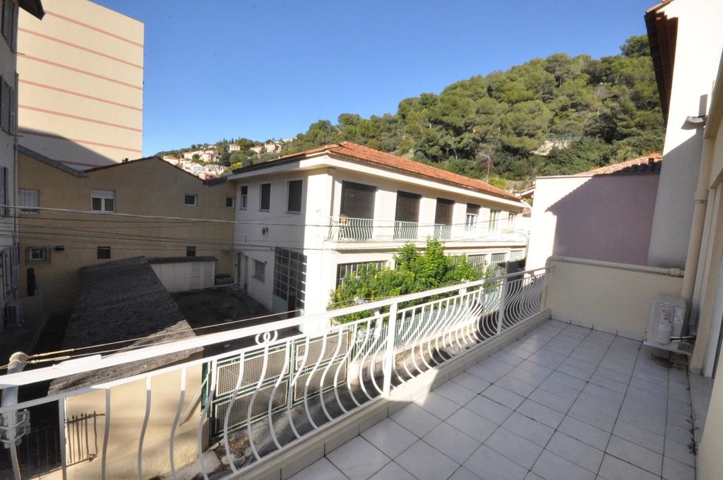 Achat appartement à vendre 3 pièces 66 m² - Nice