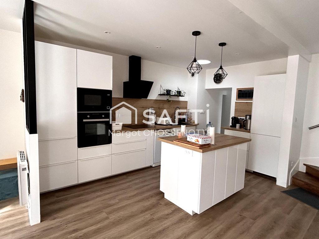 Achat maison à vendre 3 chambres 154 m² - Saint-Hilaire-de-Villefranche