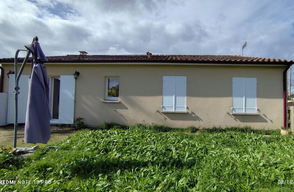 Achat maison à vendre 4 chambres 100 m² - Saint-Yzan-de-Soudiac