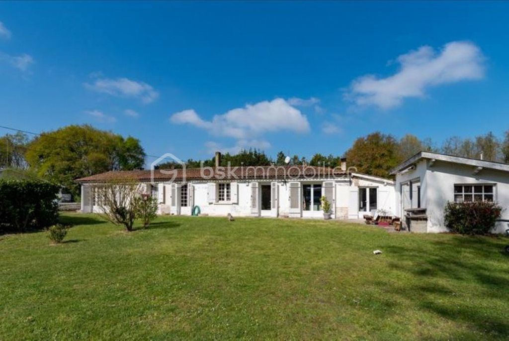 Achat maison à vendre 3 chambres 154 m² - Saint-Vivien-de-Médoc