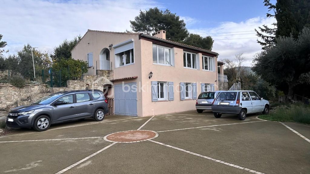 Achat maison à vendre 3 chambres 160 m² - Le Beausset