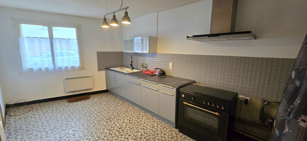 Achat maison à vendre 2 chambres 79 m² - Lisle-en-Rigault