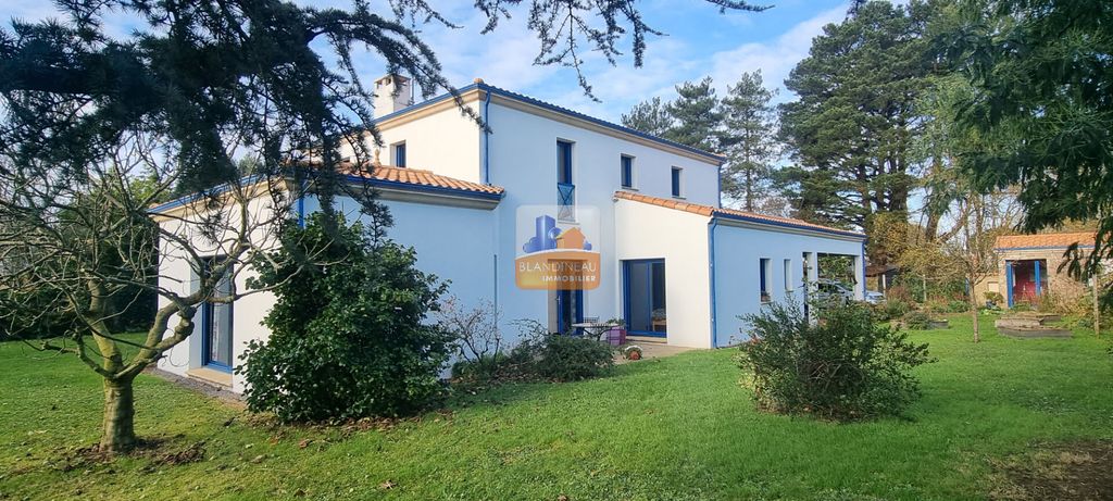 Achat maison à vendre 4 chambres 225 m² - Bouguenais