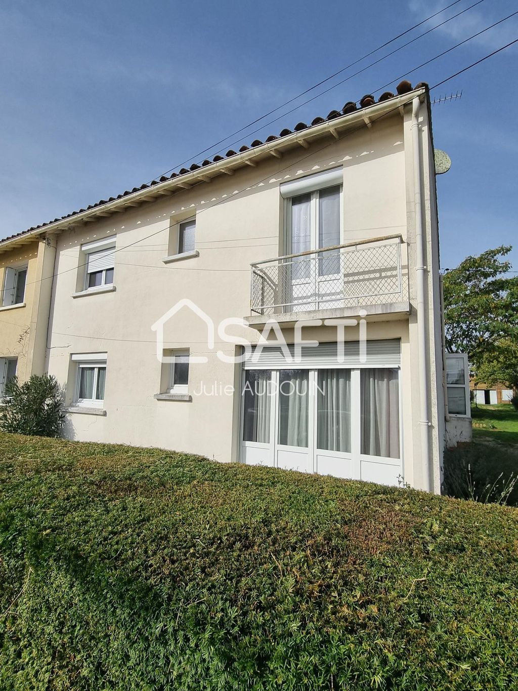 Achat maison à vendre 4 chambres 136 m² - Jarnac