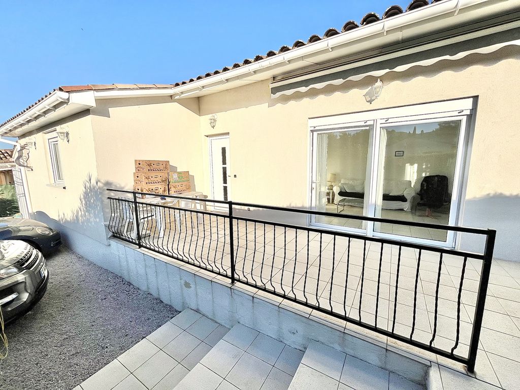 Achat maison à vendre 2 chambres 56 m² - Roquebrune-sur-Argens