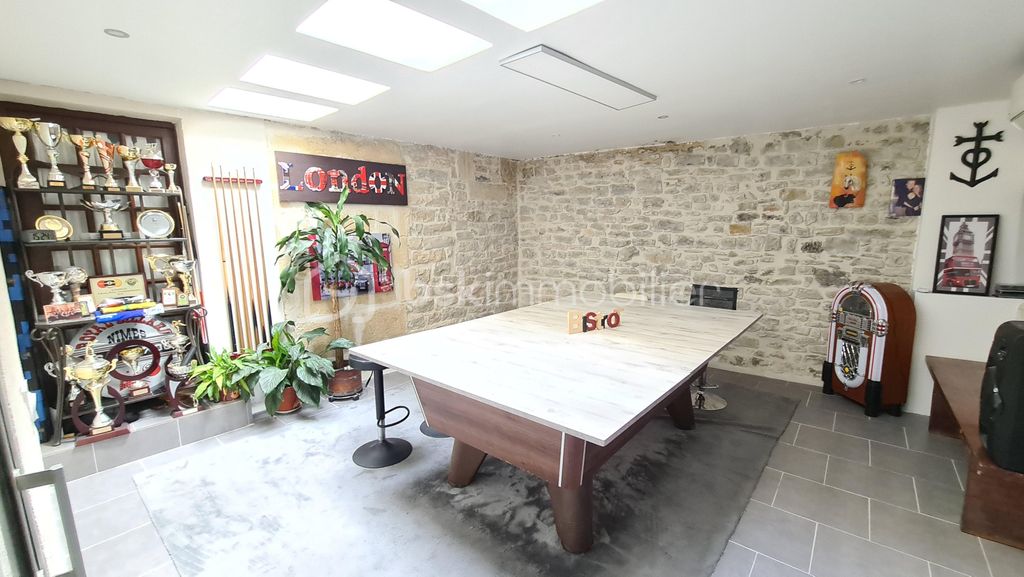 Achat maison à vendre 7 chambres 225 m² - Clarensac