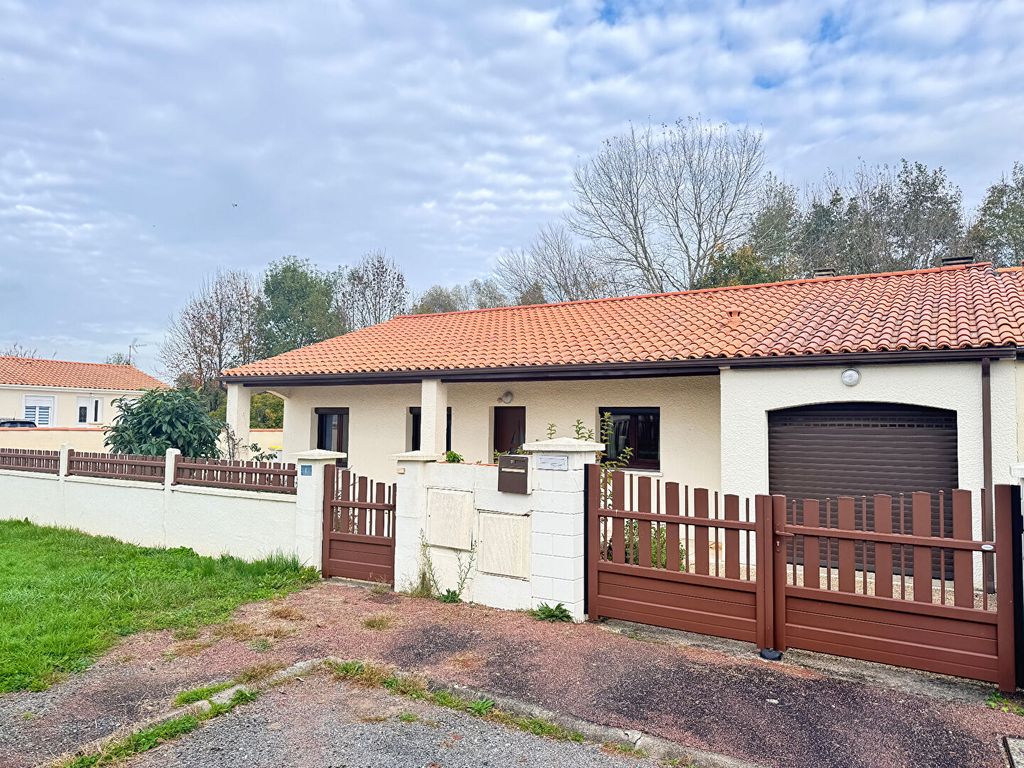 Achat maison à vendre 3 chambres 121 m² - Tonnay-Charente