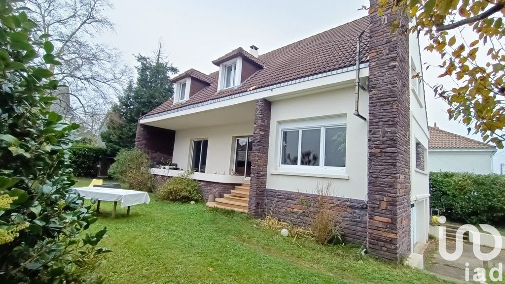 Achat maison à vendre 5 chambres 175 m² - Orvault