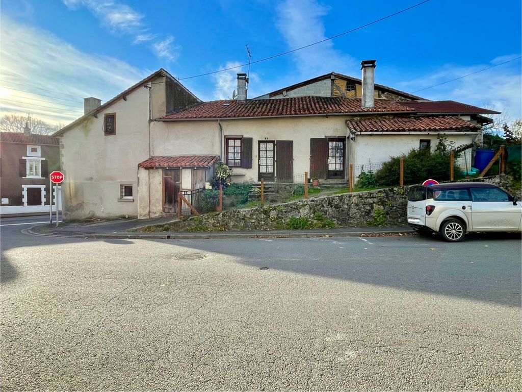 Achat maison à vendre 2 chambres 87 m² - Confolens