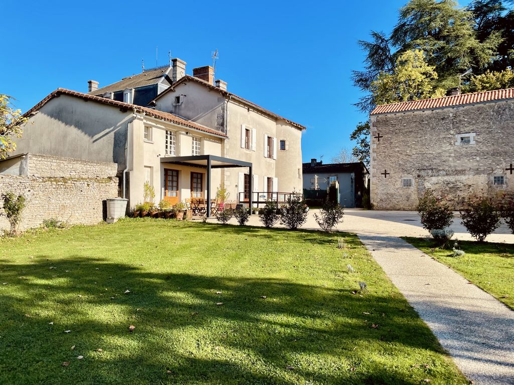 Achat maison à vendre 6 chambres 225 m² - Payroux