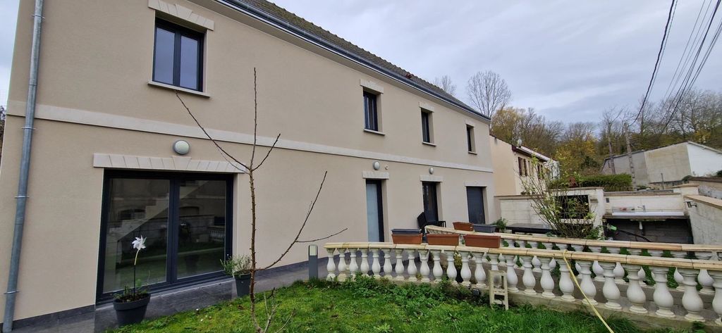 Achat maison à vendre 2 chambres 138 m² - Roucy