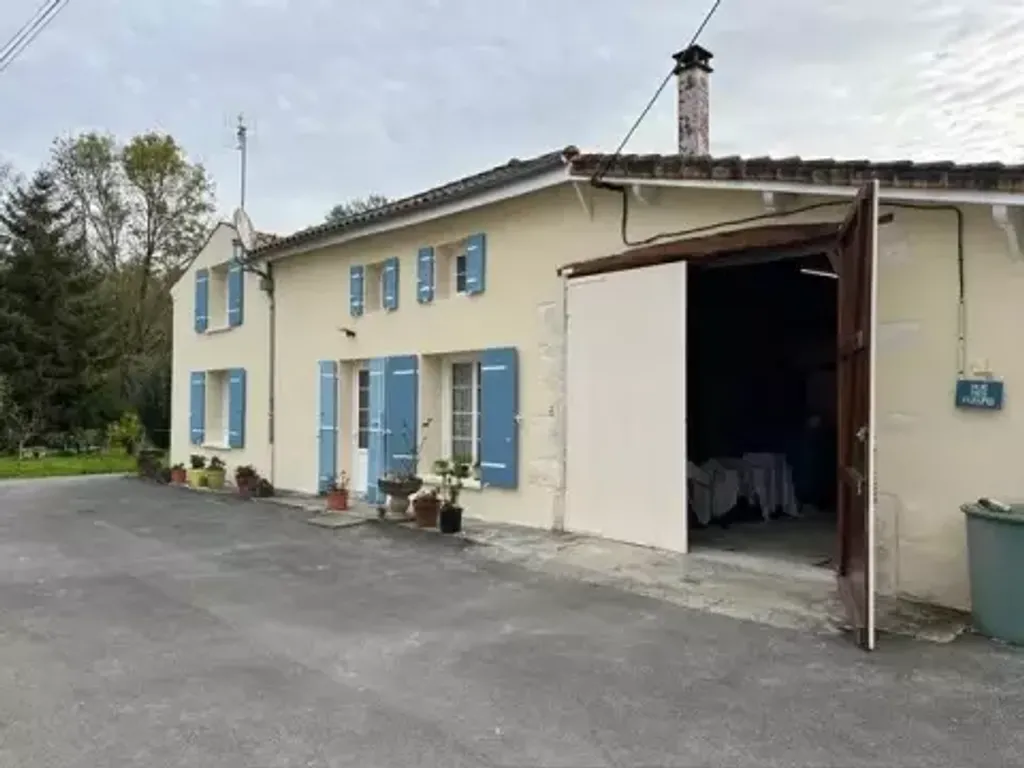 Achat maison à vendre 3 chambres 180 m² - Brives-sur-Charente