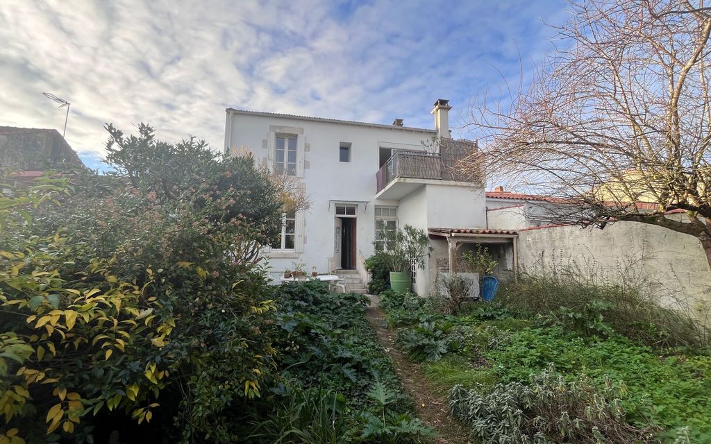 Achat maison à vendre 5 chambres 141 m² - Saujon