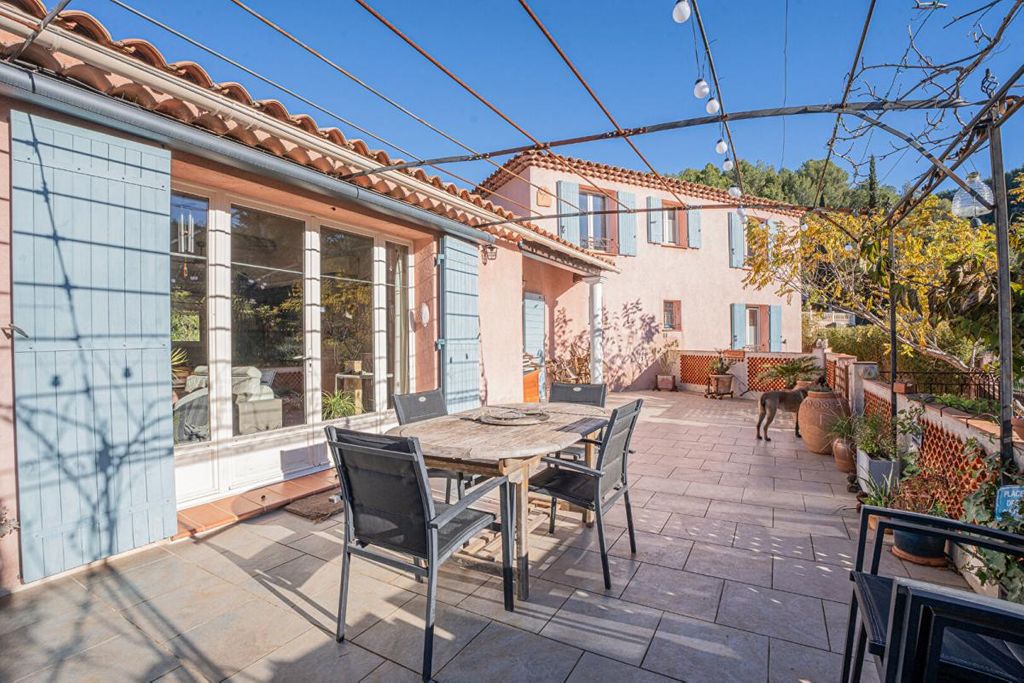 Achat maison à vendre 4 chambres 180 m² - Cuges-les-Pins