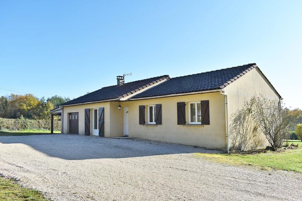 Achat maison à vendre 3 chambres 105 m² - Saint-Amand-de-Coly