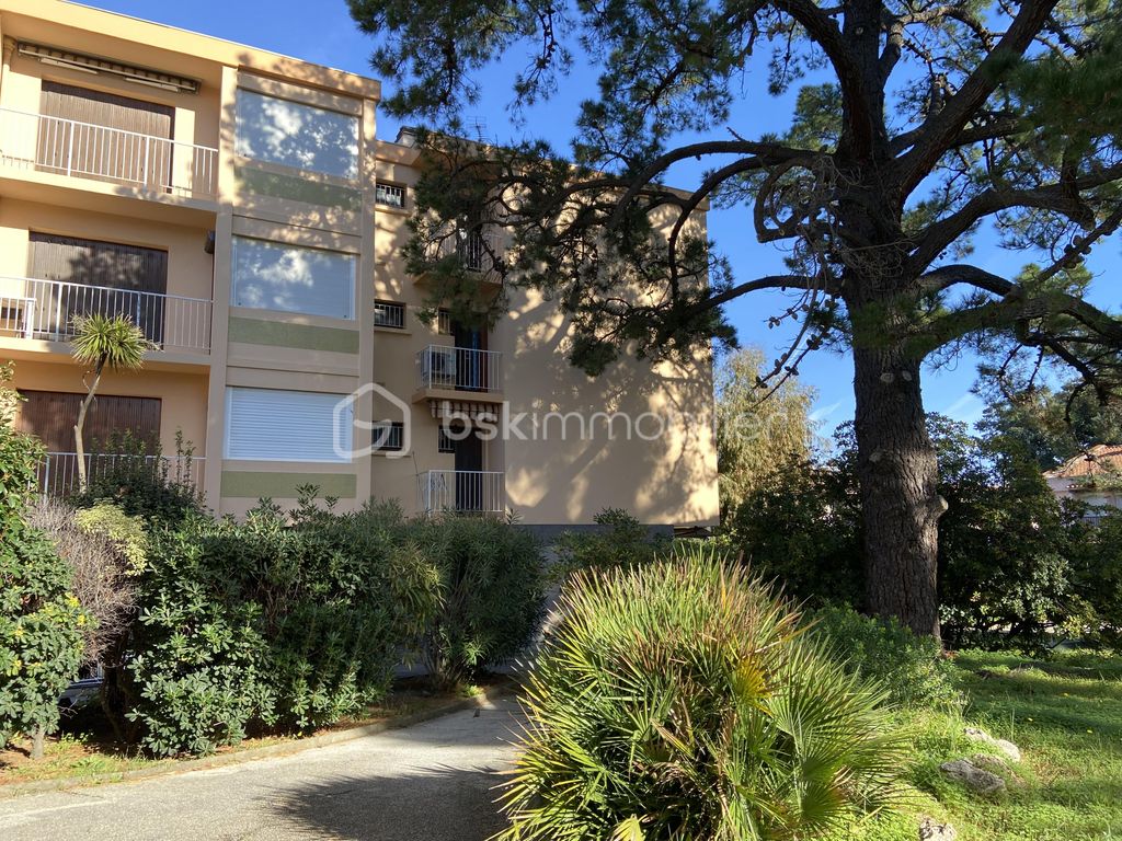 Achat studio à vendre 31 m² - Bormes-les-Mimosas