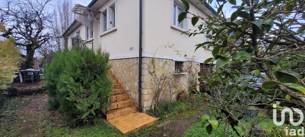 Achat maison à vendre 5 chambres 100 m² - Saint-Amand-Montrond