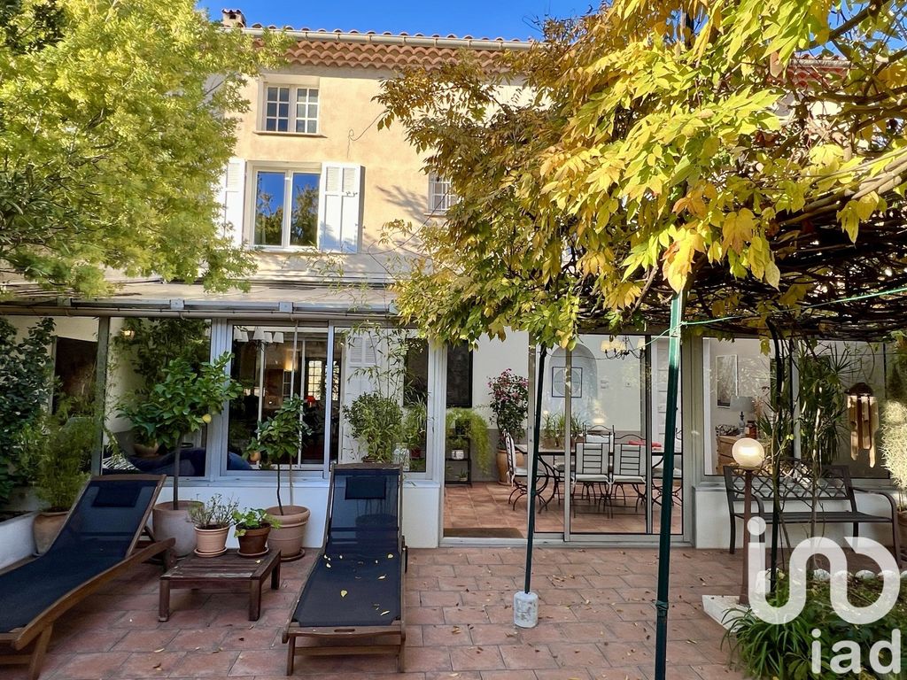 Achat maison à vendre 4 chambres 176 m² - Saint-Zacharie